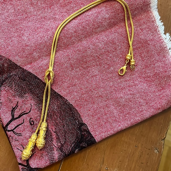 Gold-like beautiful costume necklace with knot - Picture 5 of 6